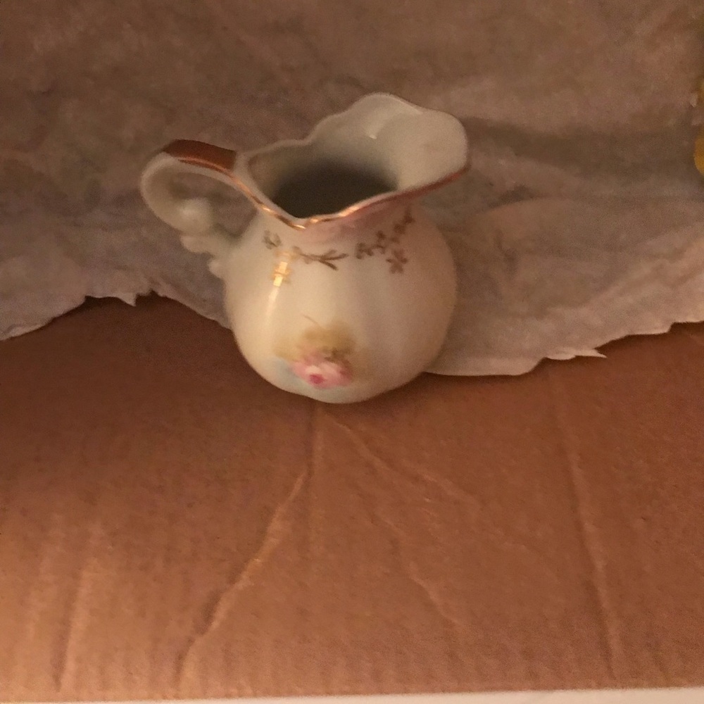 Lusterware Cream Pitcher - Picture 2 of 5